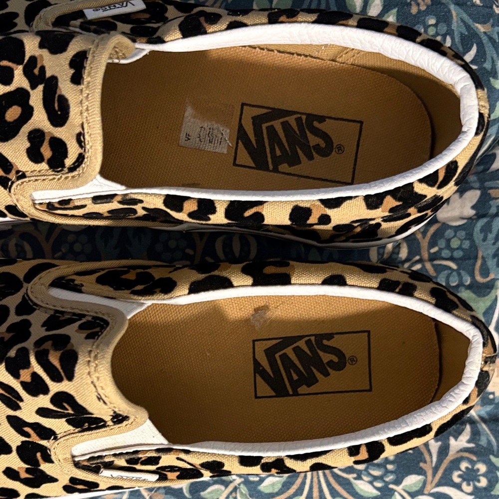 Vans Womans Slip-On Sneakers in Leopard Print (Lightly Worn) - Picture 2 of 6
